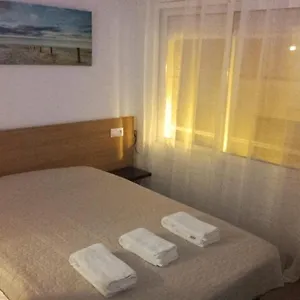 Gasthuis Economica Con Bano Privado En Pleno Centro De, Figueres (Girona)
